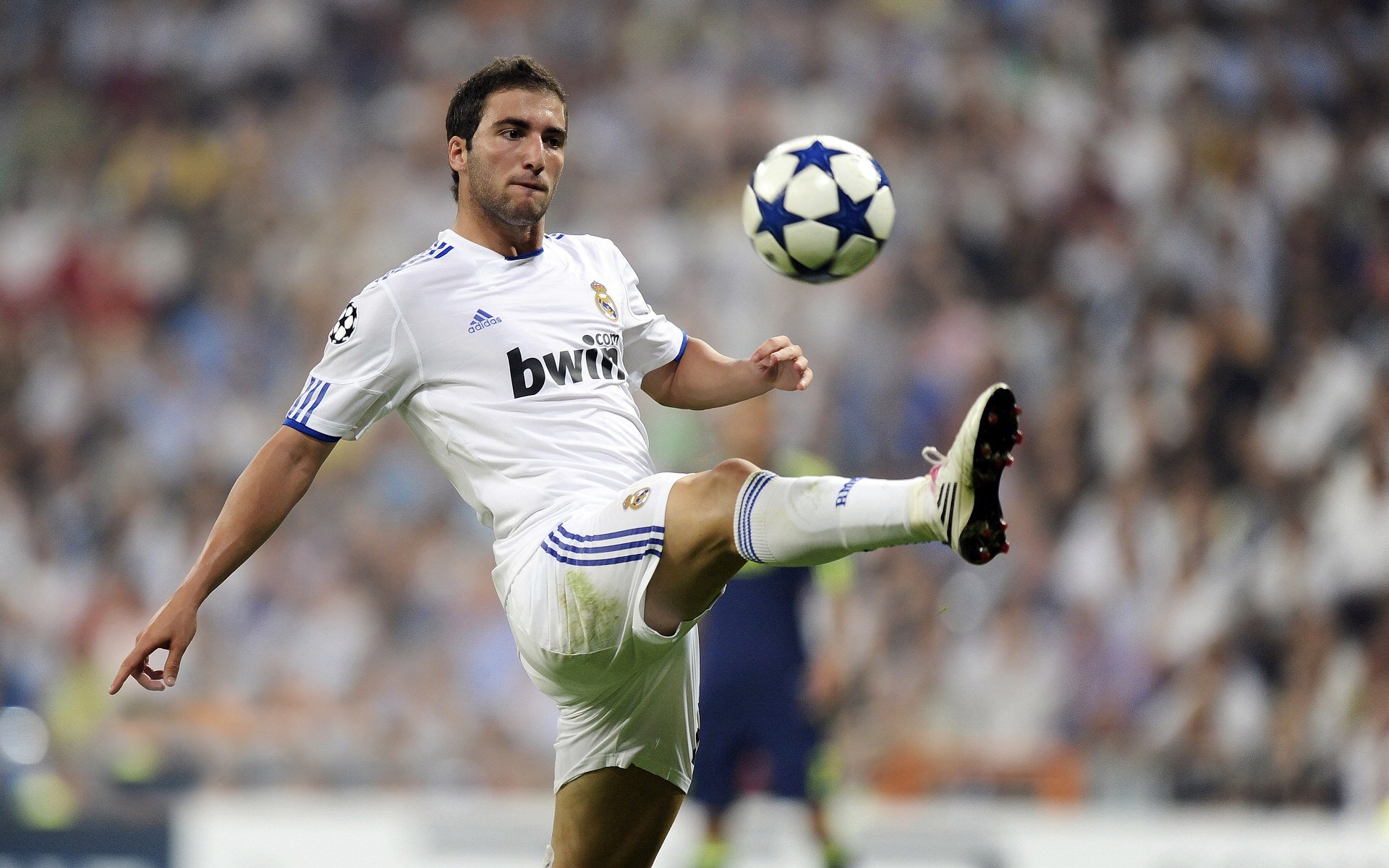 世俱杯决赛现场：两大豪门血战至最后一秒，世俱杯决赛2021